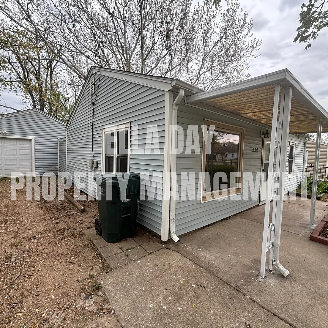 550 N Sheridan St — Photo 2