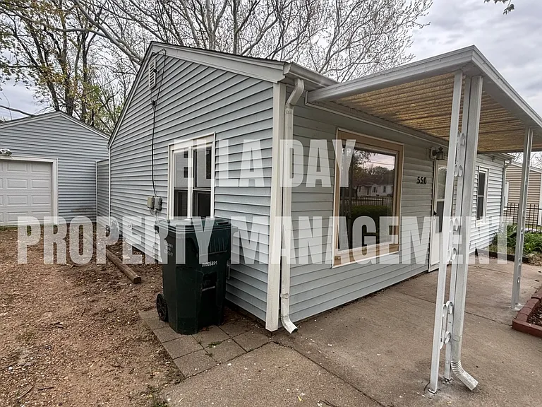 550 N Sheridan St — Photo 2