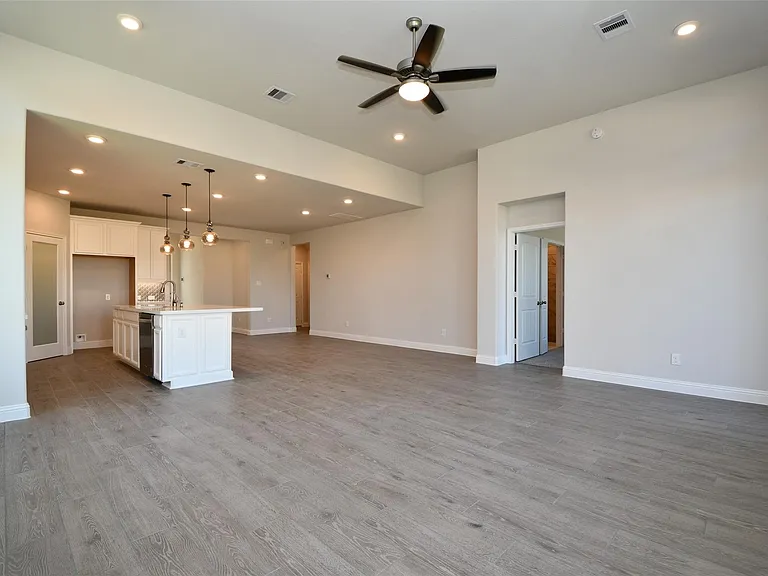 19718 Dwight Eisenhower Dr — Photo 17