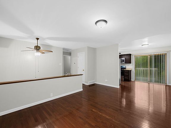 2nd image of 113 S Oak Ln