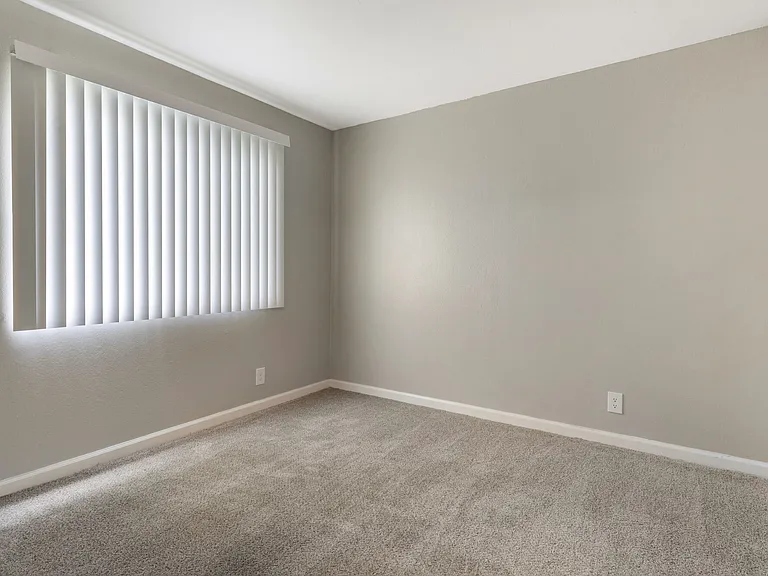 Kentwood Apartments — Photo 46