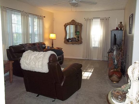 5th image of 1420 Douglas Dr #0