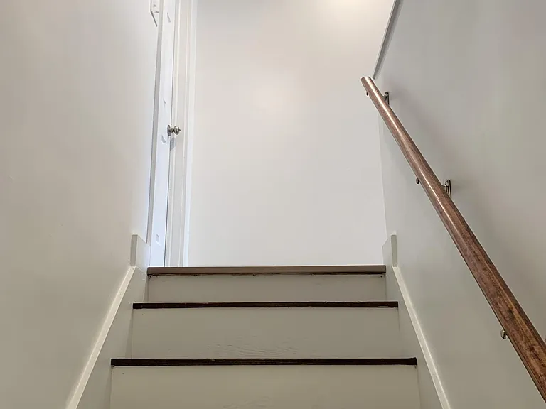 1004 W Market St — Photo 21