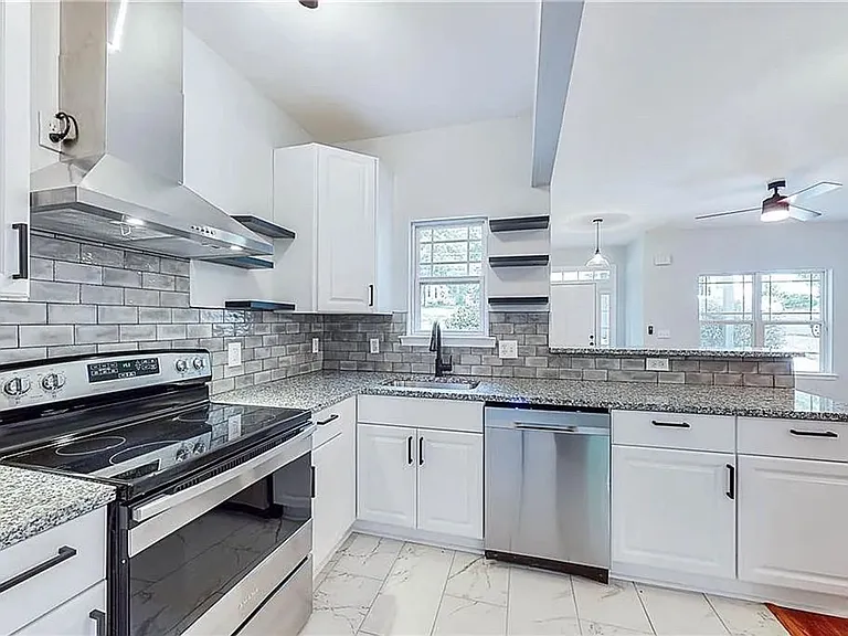 49 Harlan Rd SW — Photo 1