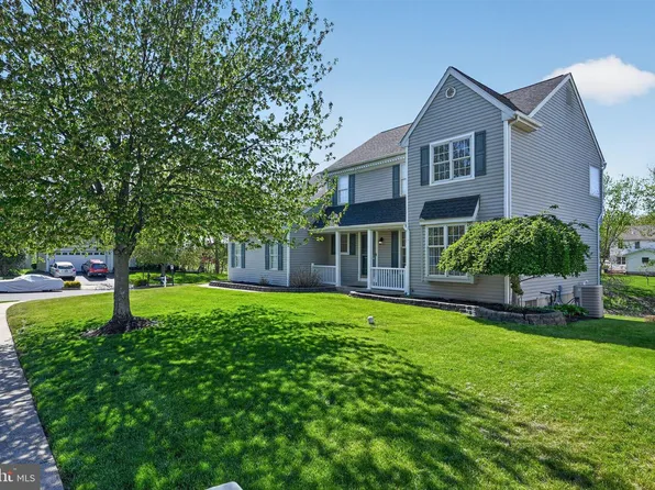 101 Bayberry Dr, Royersford, PA 19468