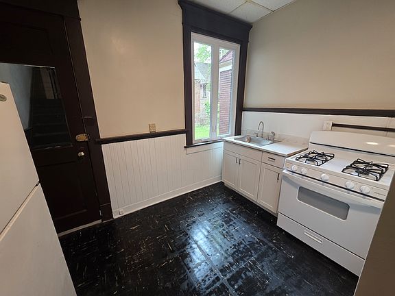 5th image of 662 W 9th St #1