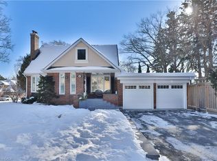 886 Whitney Dr, Mississauga, ON L4Y 1E7