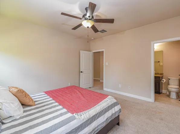 15611 Lake Iris Dr, Houston, TX 77070