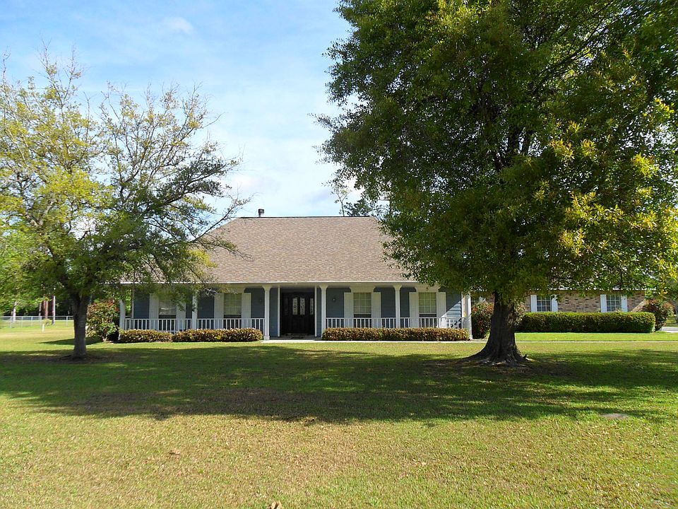 Front of 106 Royal Dr.
