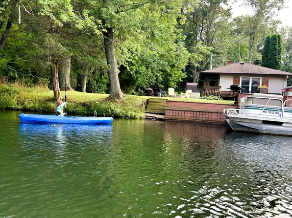 93343 Gravel Lake Dr, Lawton, MI 49065