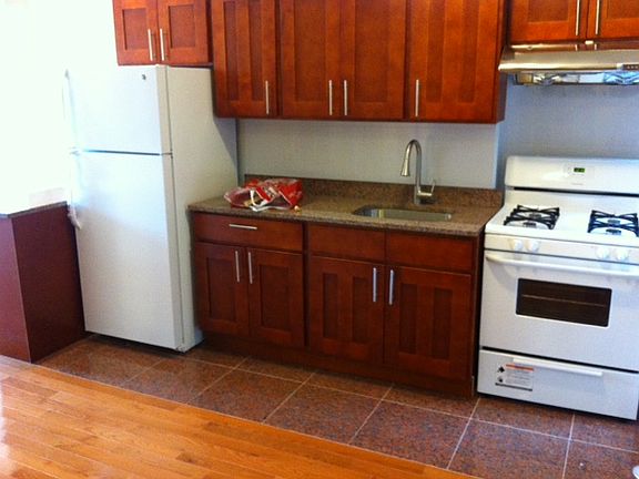 3rd image of 10Z Delancey St