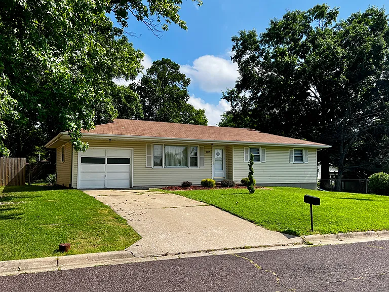 707 Sondra Ave — Photo 1