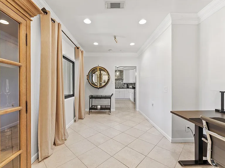 728 NE 9th Ave — Photo 11