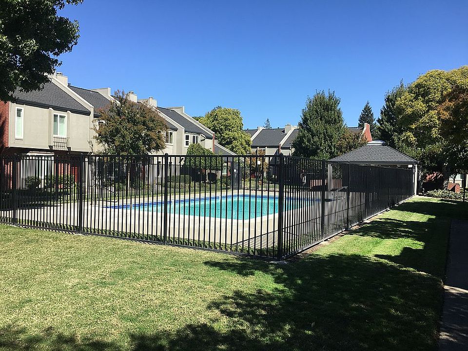 2nd image of 26 Sierra Ln