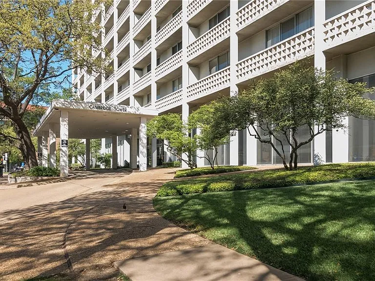 1801 Lavaca St #2G — Photo 17