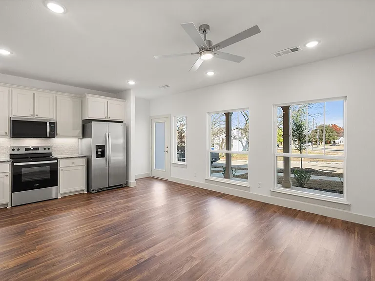 508 E Kimball St #2 — Photo 6