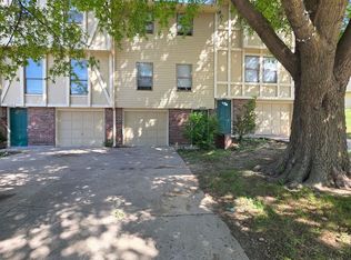 18904 Manor Dr, Independence, MO 64058