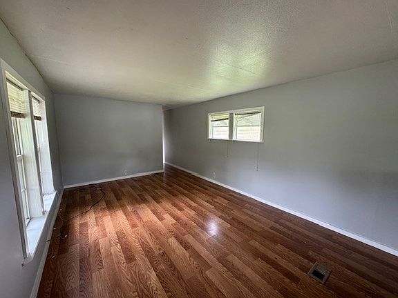 4th image of 301 Eastbrook Rd