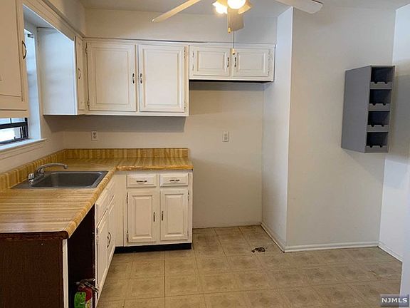 4th image of 252 Collignon Way #1A