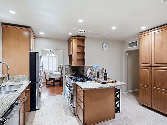 2nd image of 4045 E CAMBRIDGE Avenue