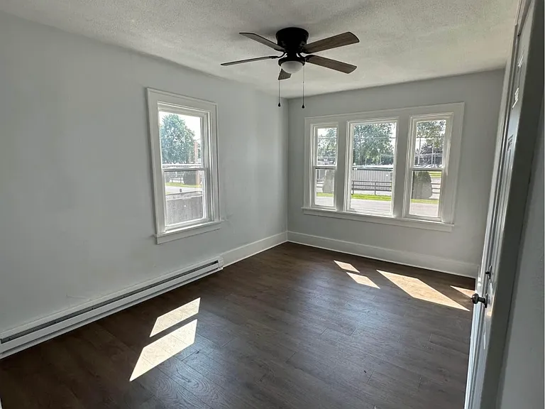 320 Meriline Ave #301/302 — Photo 4