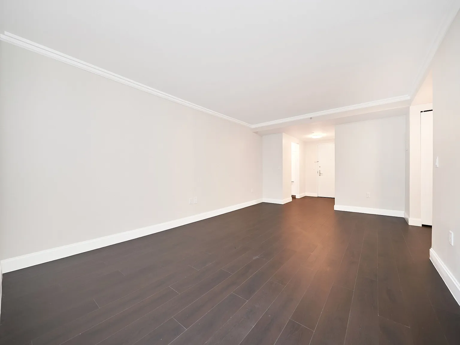 160 Riverside Boulevard — Photo 3