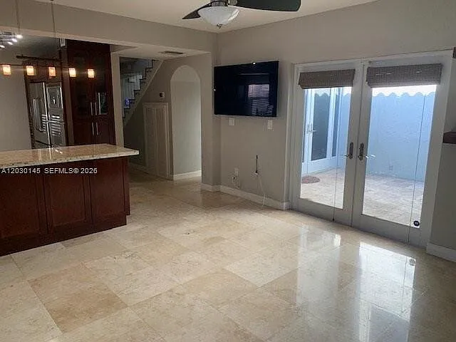 423 Alhambra Cir — Photo 9