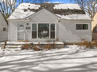 5919 Deering St, Garden City, MI