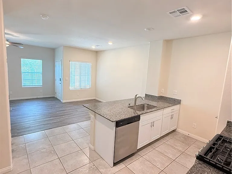 7331 Sunray Point St — Photo 9