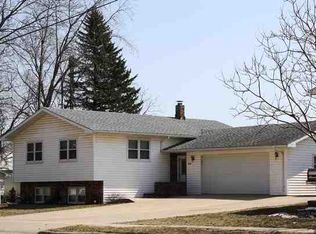 924 Young St, Jesup, IA 50648
