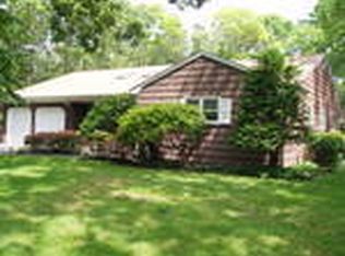 12 Donellan Rd, Hampton Bays, NY 11946