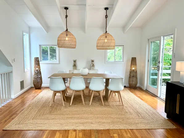 https://photos.zillowstatic.com/fp/c35569842ae71b6275f1eaf8300d3ba3-p_e.webp