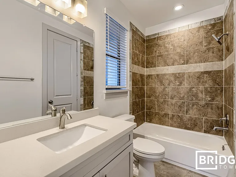 2208 Arabelle St — Photo 5