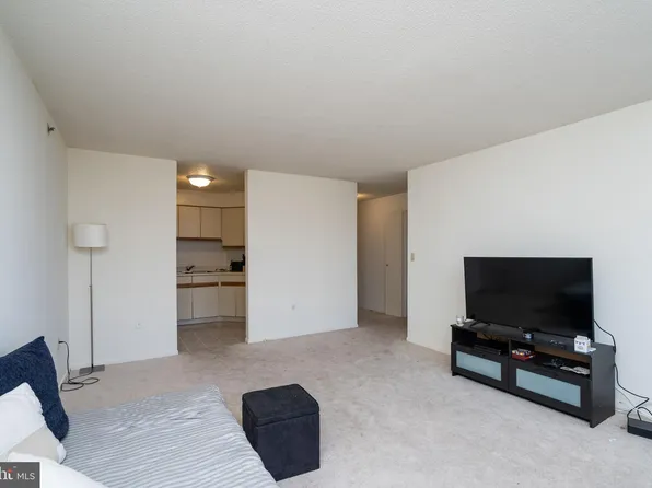 2020 Walnut St APT 19K, Philadelphia, PA 19103