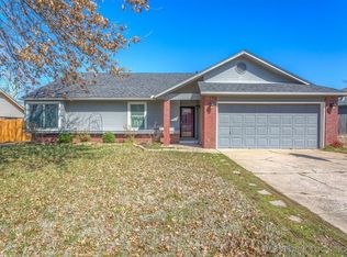 10805 E 99th Pl N, Owasso, OK 74055