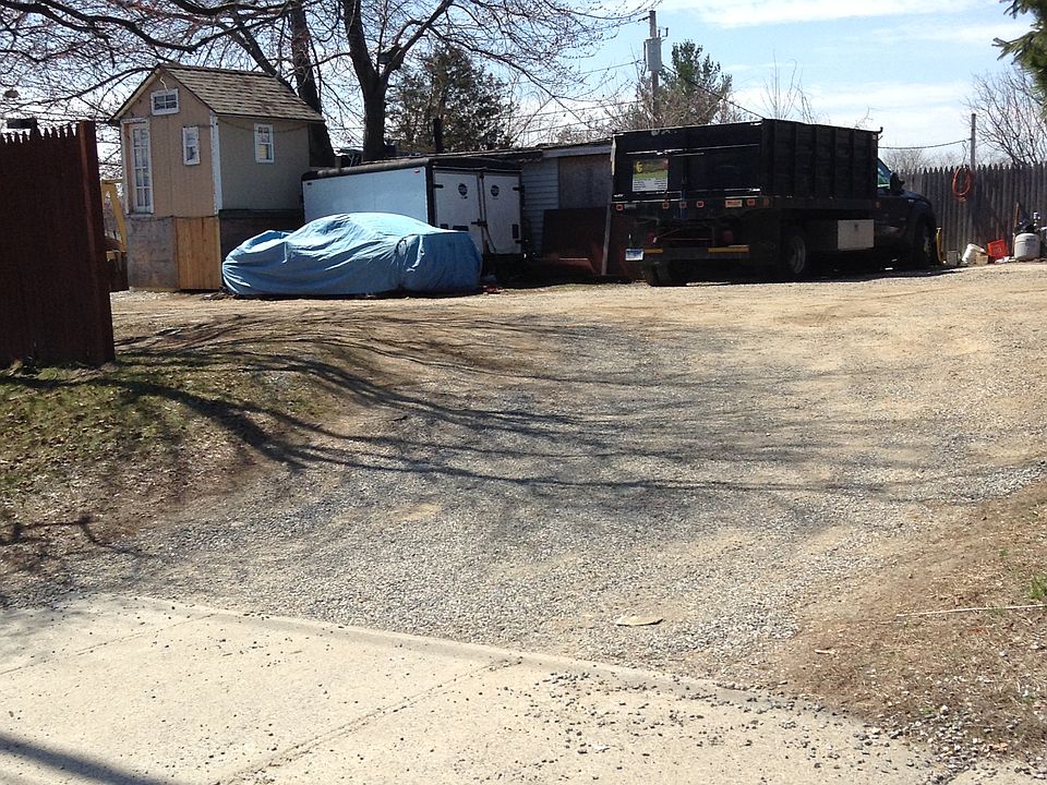 2nd image of 4795 Main St.