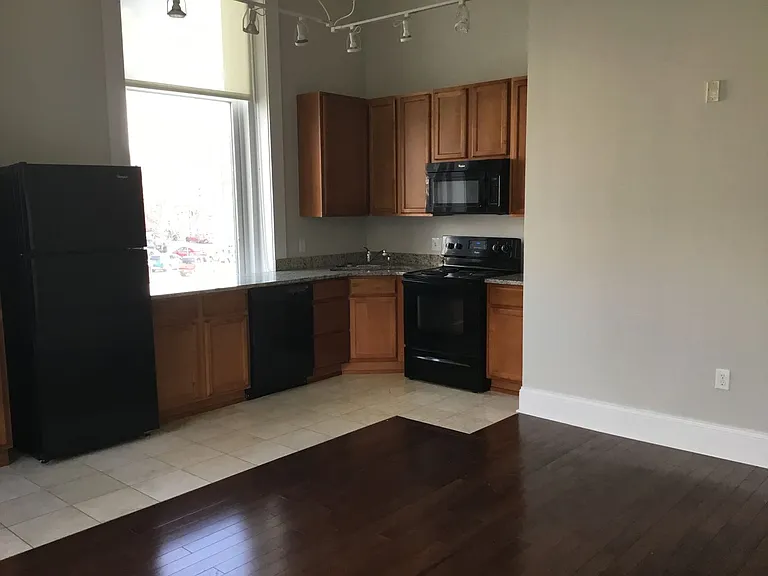 324 S Brady St — Photo 4