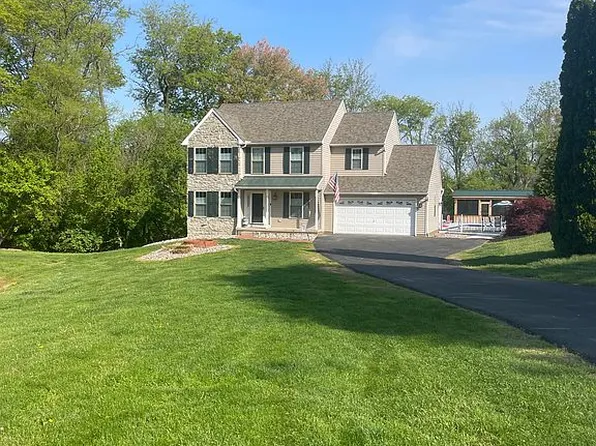 225 Country Dr, Oxford, PA 19363