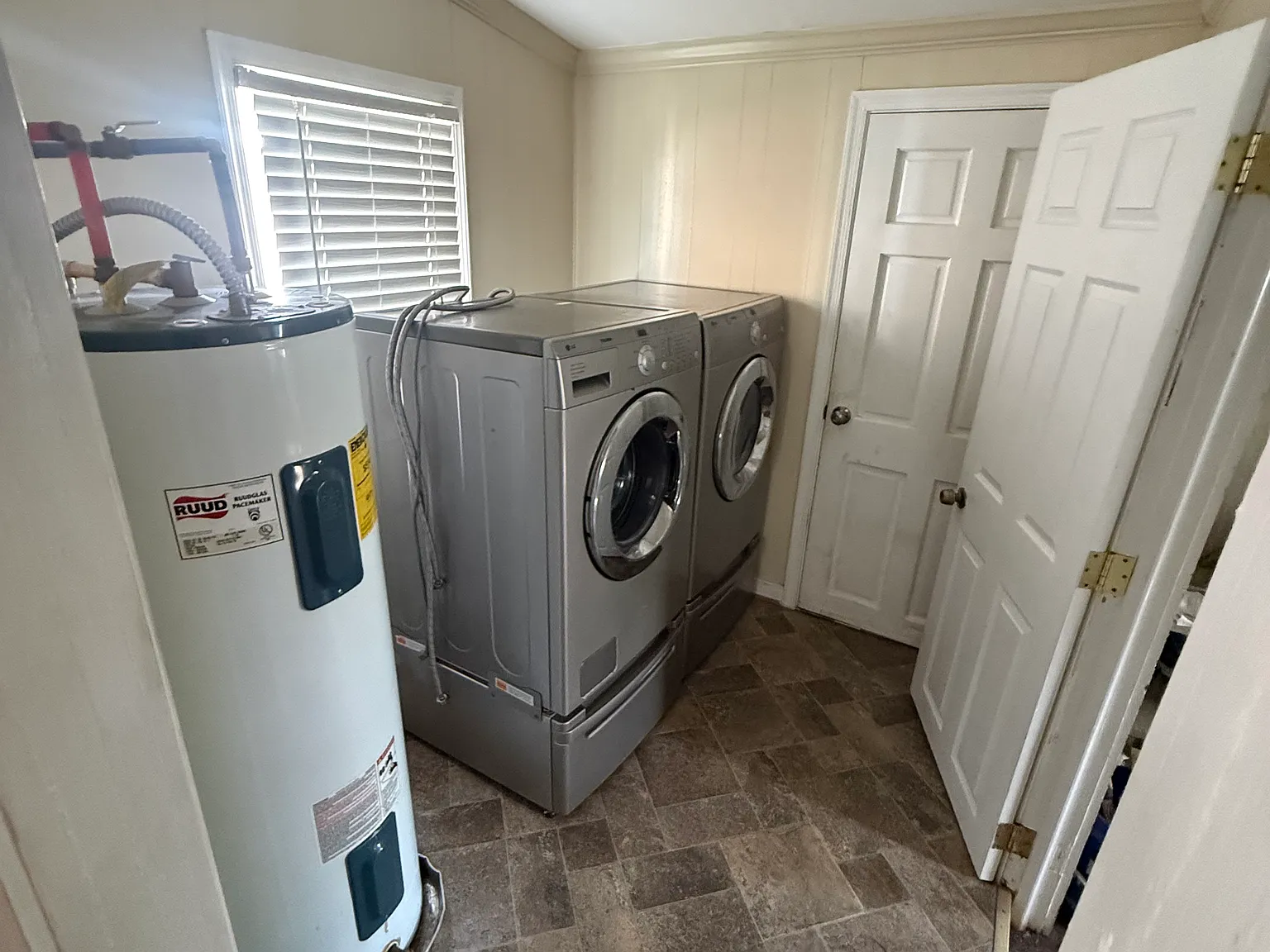 3 bed, 1600 sqft, $2,000 — Photo 2