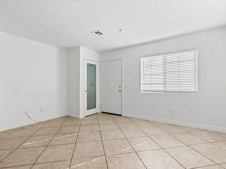 5157 Magnolia Ave — Photo 9
