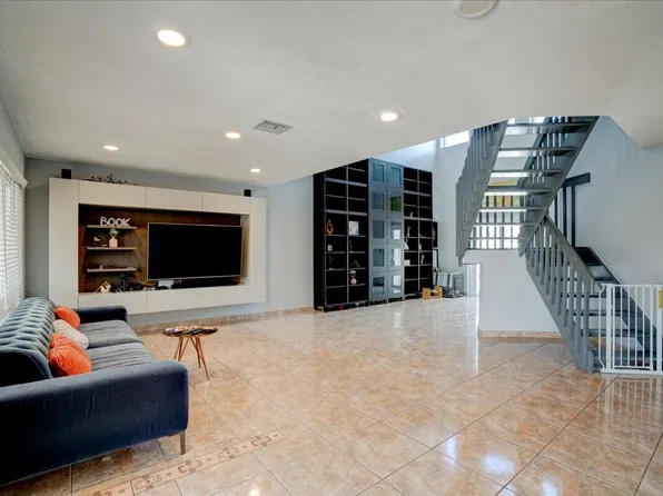 731 NW 207th Avenue, Pembroke Pines, FL 33029