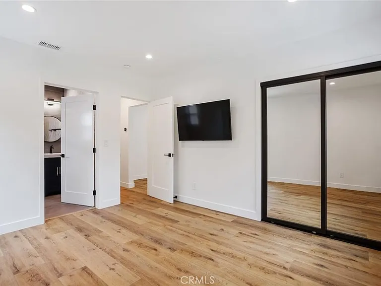 6942 Wystone Ave — Photo 11