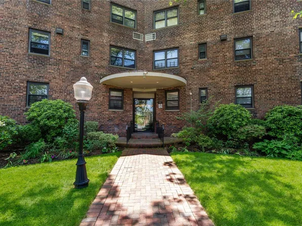 50 Brompton Road #2T, Great Neck, NY 11021