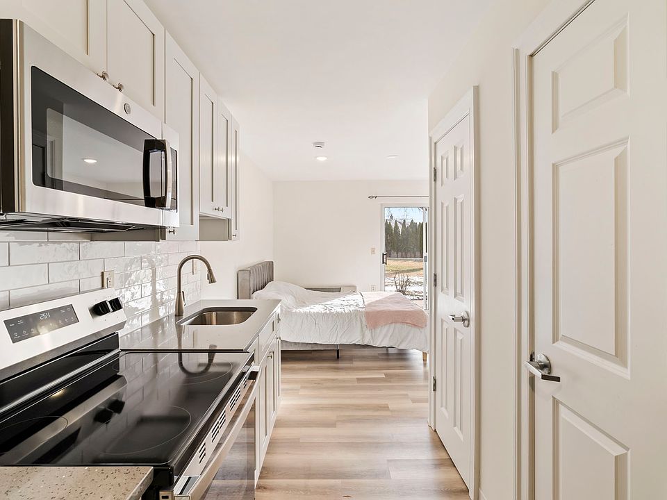 1st image of 7040 Oxford Ave #110