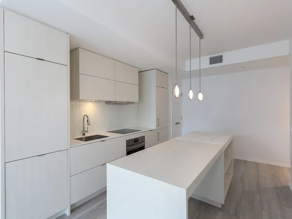 1901-615 6th Ave SE #1901, Calgary, AB T2G 1S2