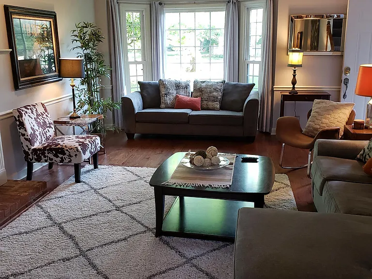 303 W Chownings Ct — Photo 5