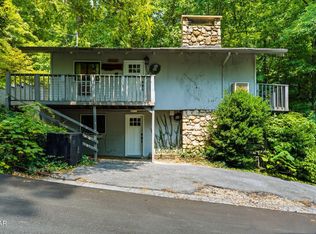 1103 Alpenrose Rd, Gatlinburg, TN 37738