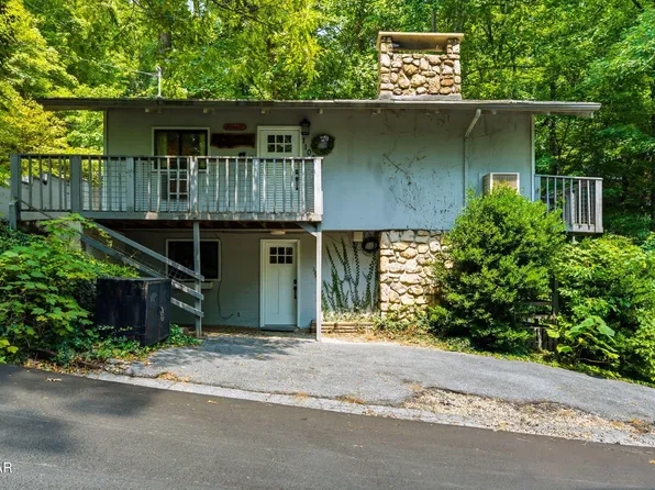 1103 Alpenrose Rd, Gatlinburg, TN 37738
