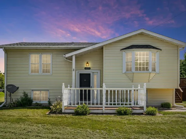 115 12th Ave NE, Oelwein, IA 50662