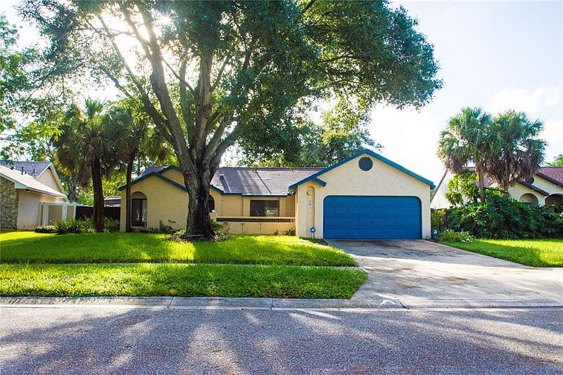 1st image of 561 Lakeshore Cir